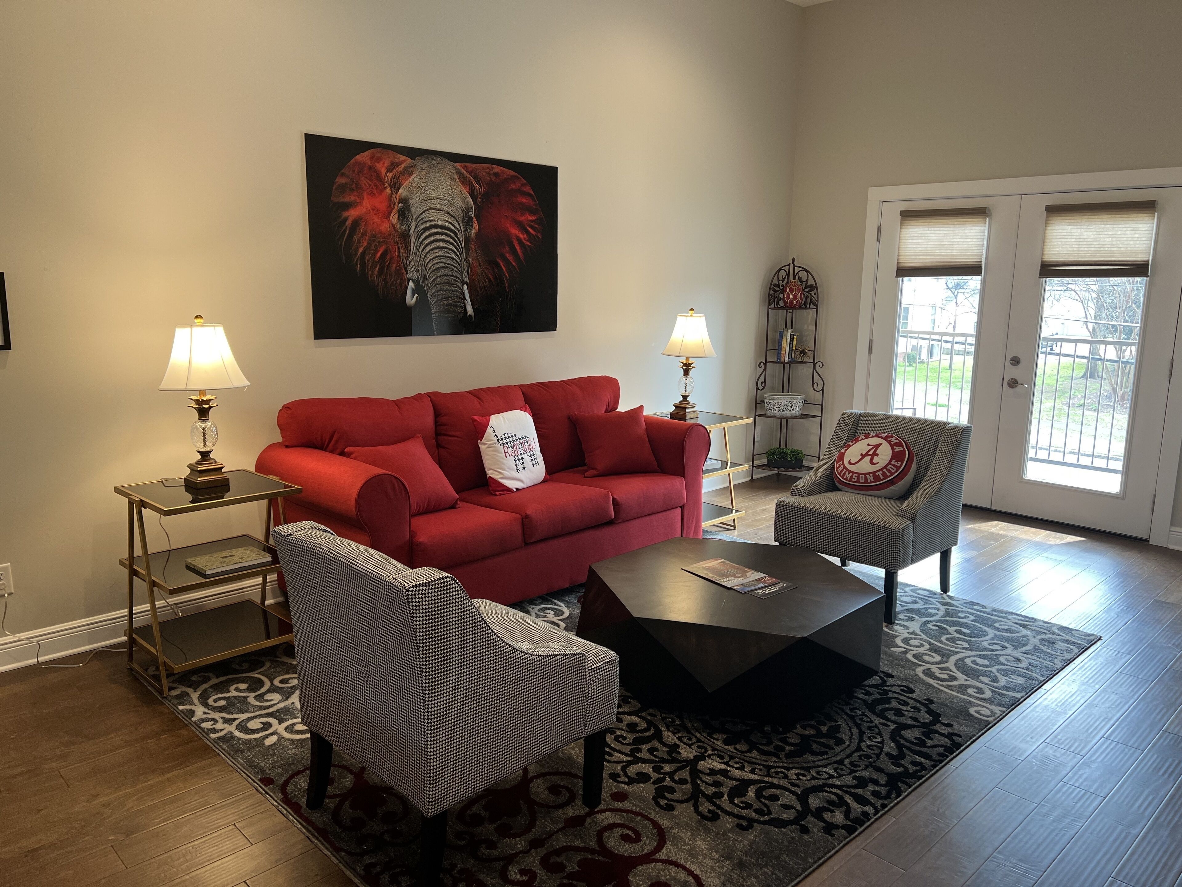 Summit on 7th  3 blocks from downtown  12 blocks to campus Sleeps 7