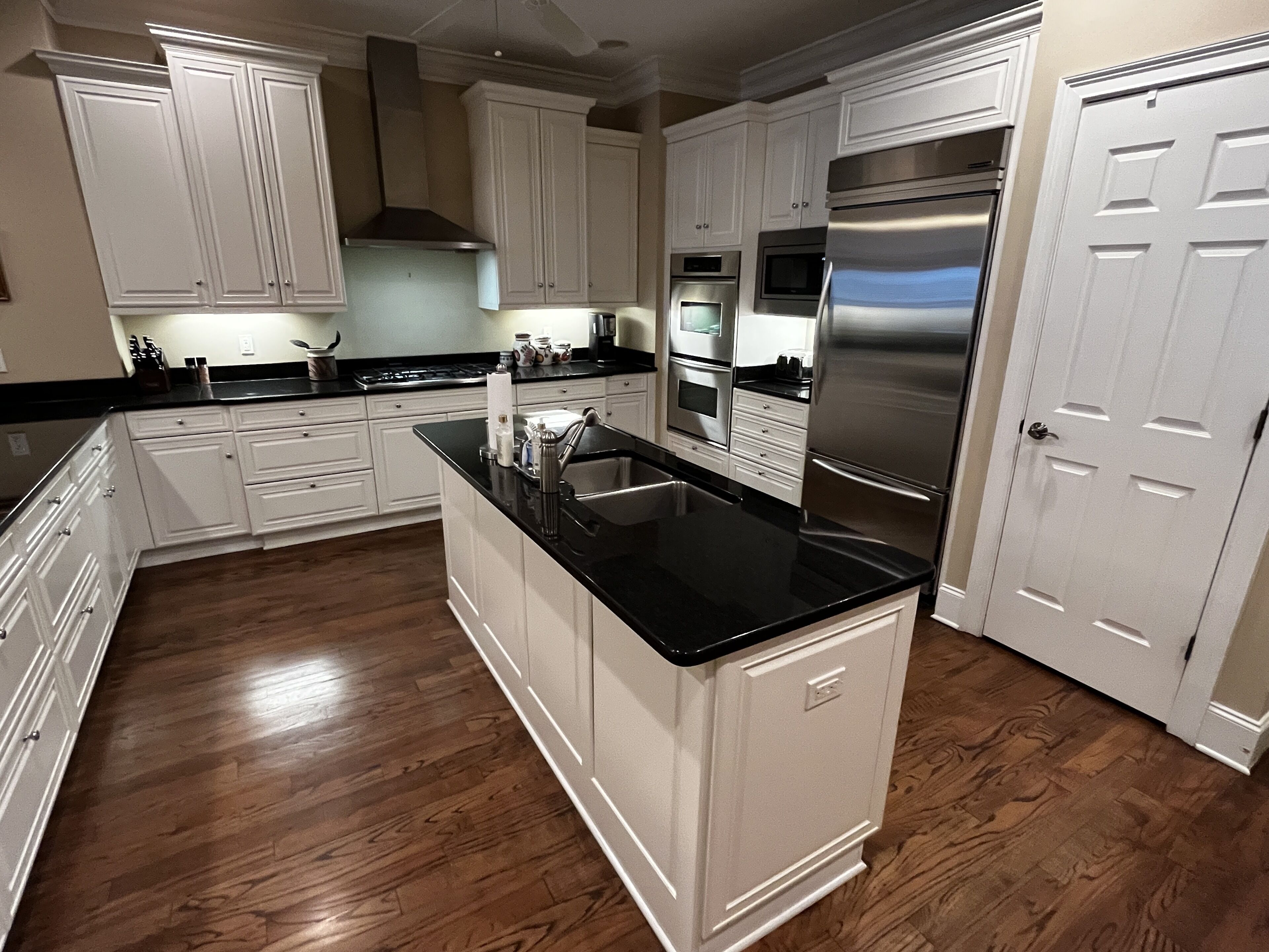 冰箱、微波炉、烤箱、炉灶