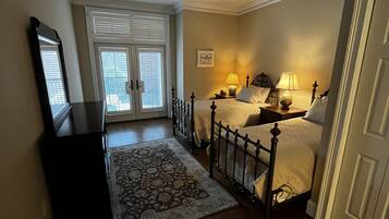 3 bedrooms, desk, iron/ironing board, WiFi