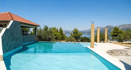 Awesome home in Cavtat with WiFi