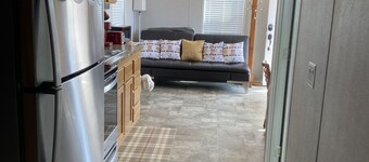 "Woof"  Lodge  minutes from the Beach and Redwoods