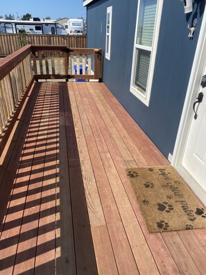 Property grounds - "Woof" Lodge minutes from the Beach and Redwoods (Crescent City)