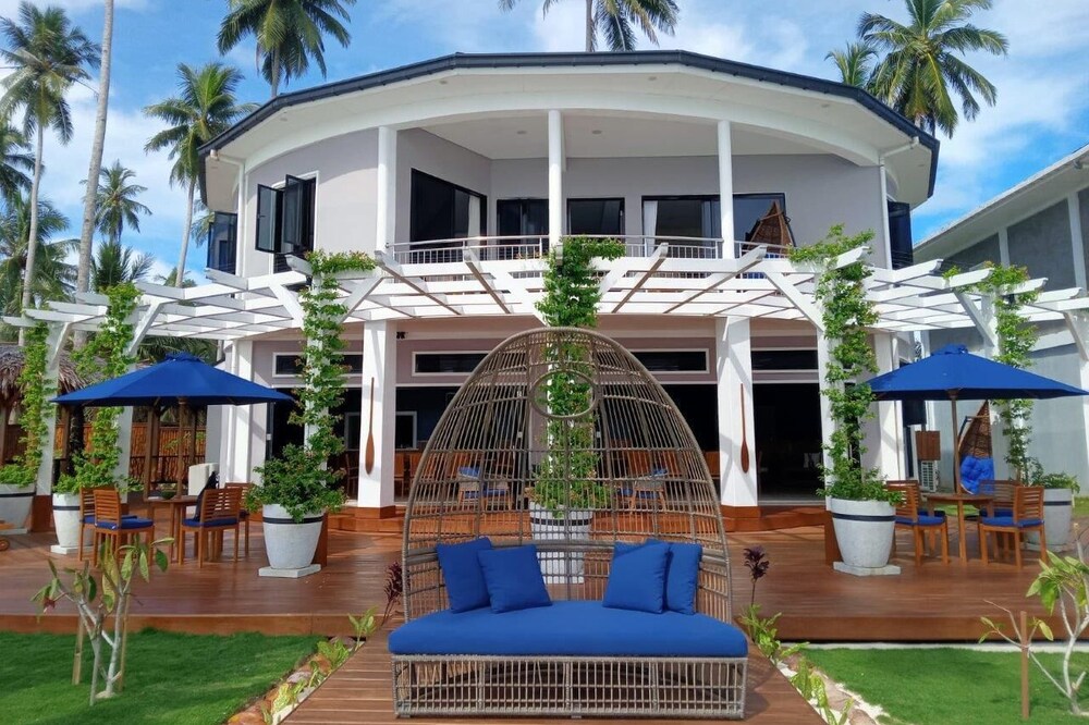 Nasara Resort - Executive Ocean Front Junior Suite 65m2