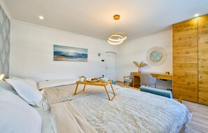 2 dormitoris, caixa forta a l'habitació i planxa i posts de planxar 