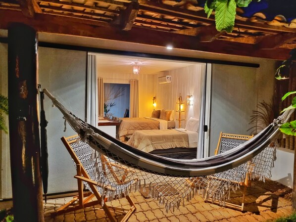 Màn/rèm cản sáng, nôi (giường cho trẻ sơ sinh) miễn phí