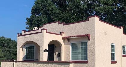 Luxe Executive Villa near New River Gorge Nat’l Park for Work & Recreation