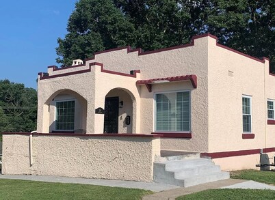Luxe Executive Villa near New River Gorge Nat’l Park for Work & Recreation
