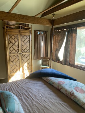 1 bedroom, desk, free WiFi, bed sheets