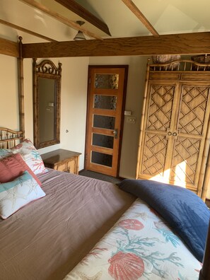 1 camera, una scrivania, Wi-Fi gratuito, lenzuola