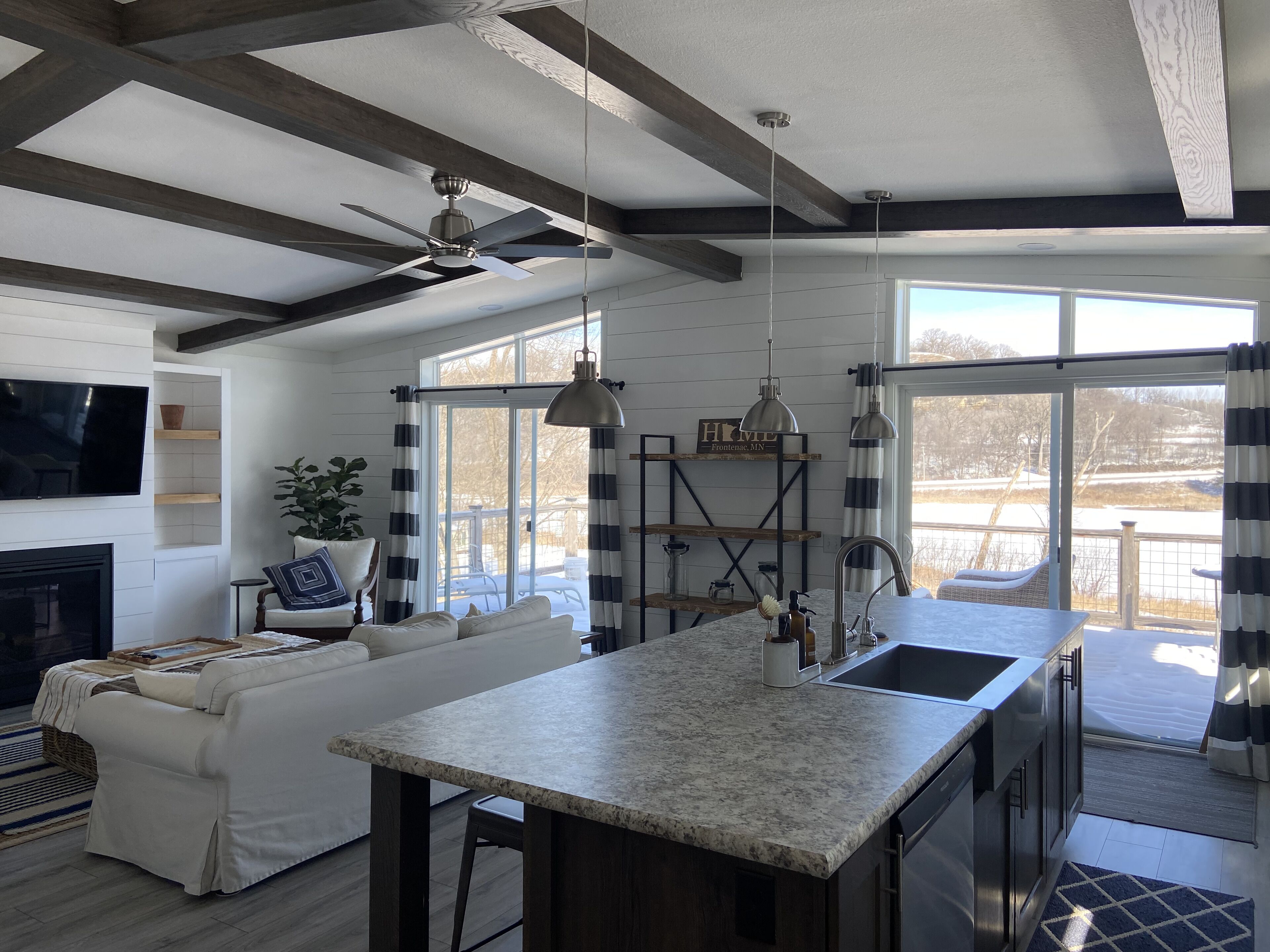 Cozy home on Frontenac Pond