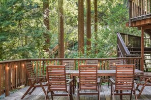 Outdoor dining - Norcal Hideaway (Guerneville)