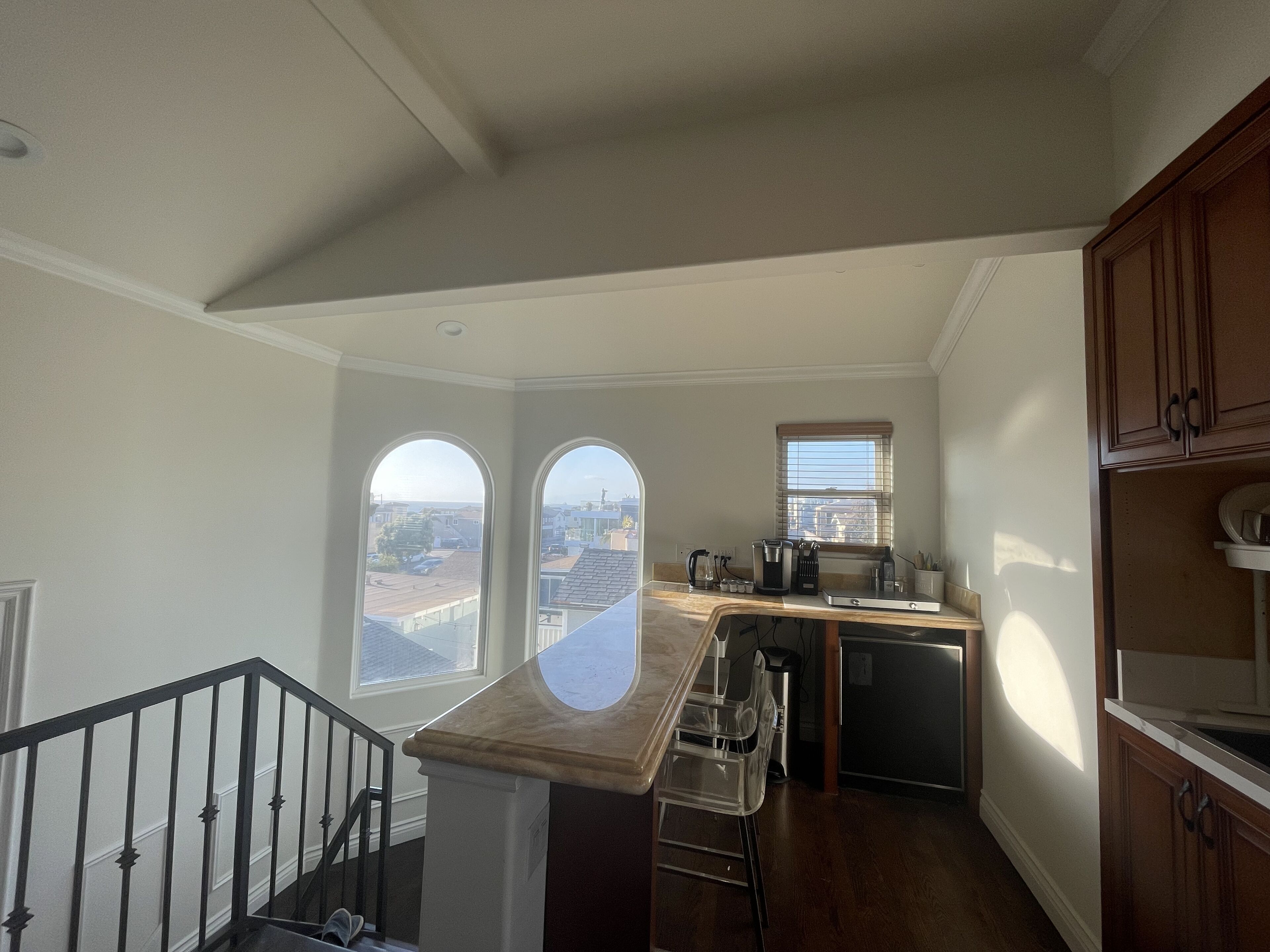 Beautiful, cozy 2 bedrooms and 1.5 bathrooms townhouse 3 min from the beach