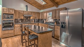 Cabin, 2 Bedrooms | Private kitchen