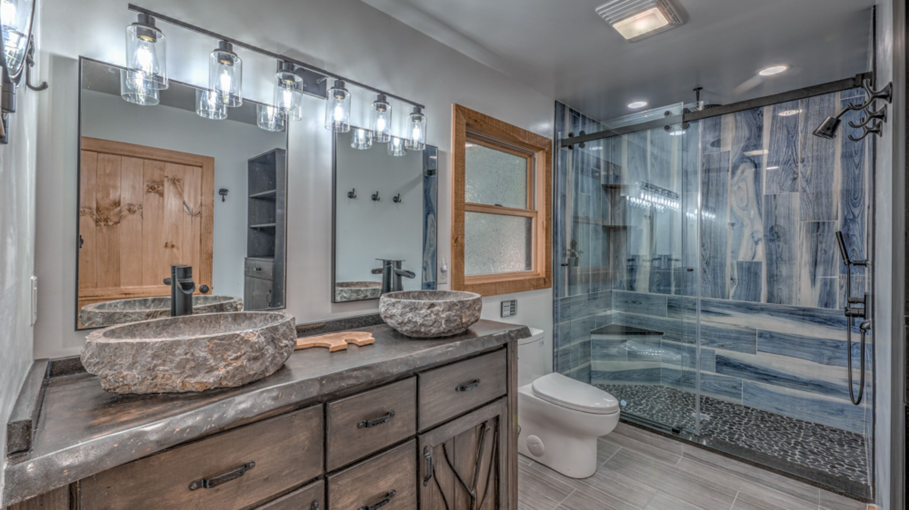 Cabin, 2 Bedrooms | Bathroom | Towels