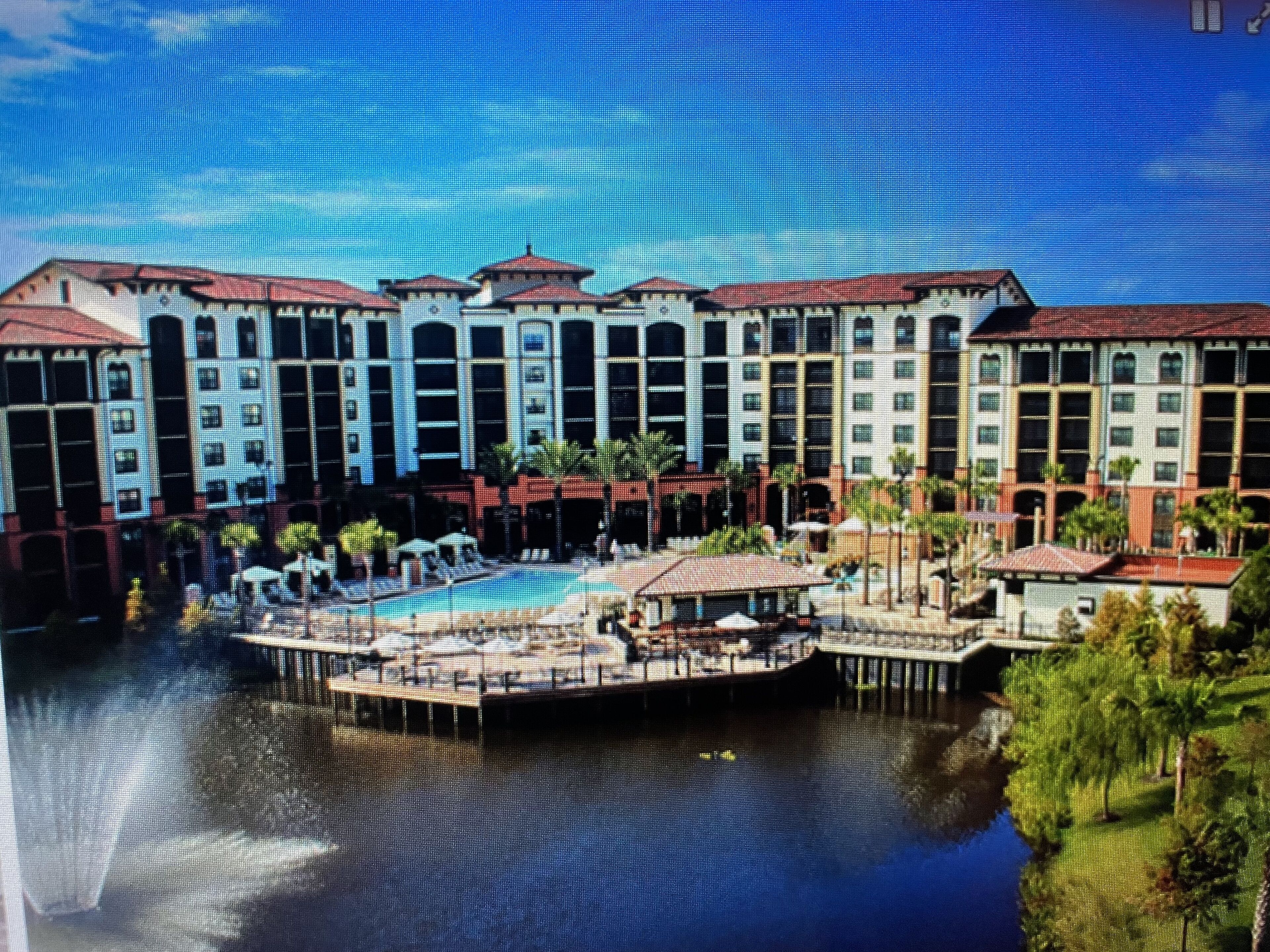 Beautiful large1 bedroom villa 15 minutes to theme parks!