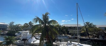 34’ Catamaran Sailboat