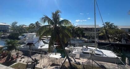 34’ Catamaran Sailboat