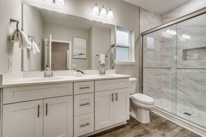 Combined shower/bathtub, hair dryer, towels, soap