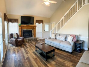 TV connectée, cheminée, lecteur de DVD