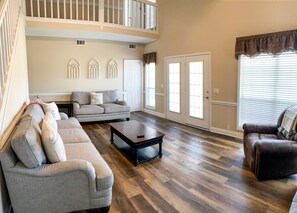 TV connectée, cheminée, lecteur de DVD