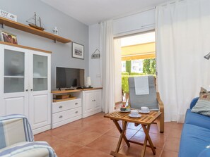 TV - Cosy apartment for 4 people with pool, WIFI, TV and patio (Torroella De Montgrí)