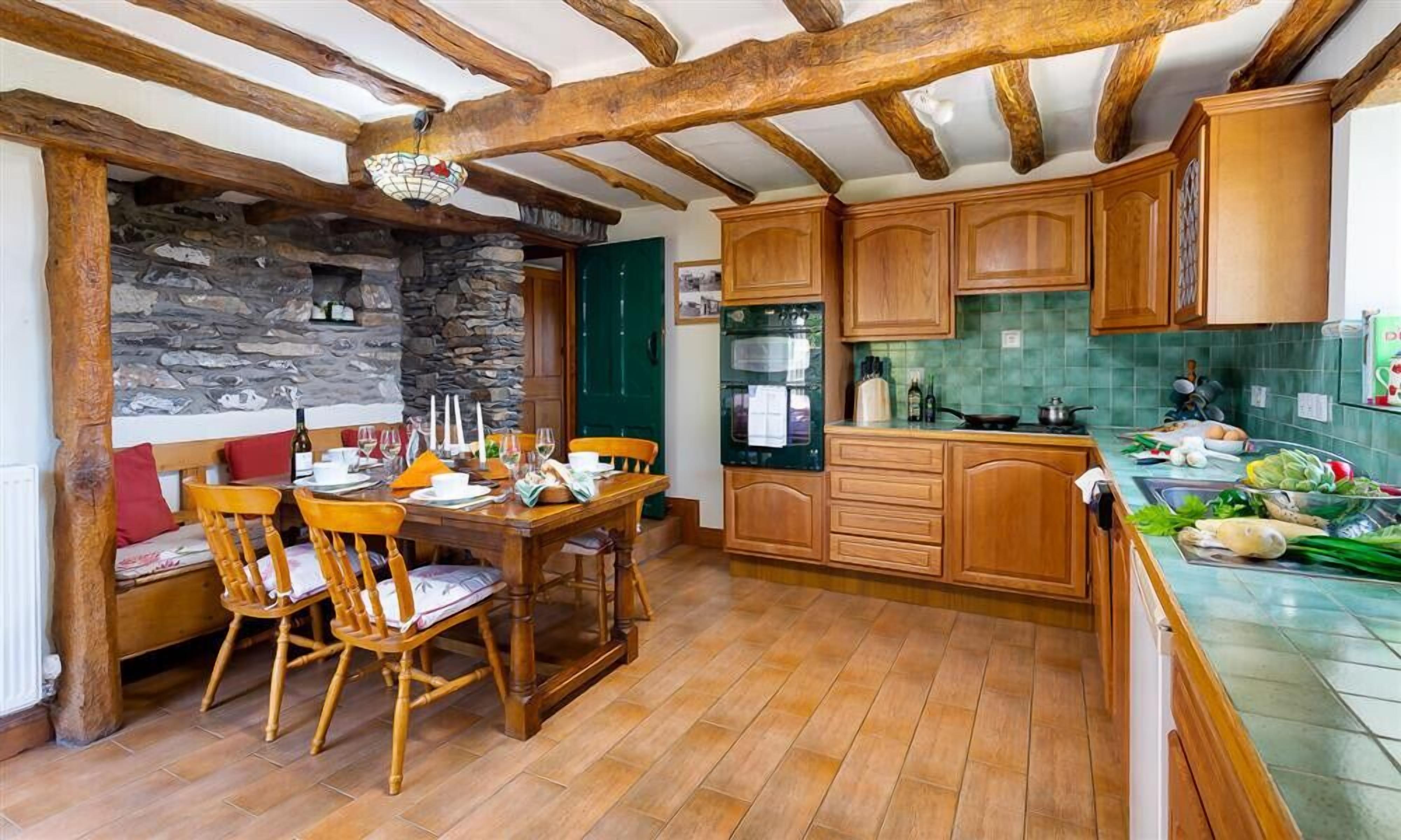 BANK BARN AT RUSLAND, pet friendly, with open fire in Grizedale