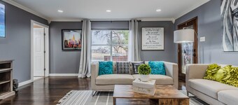 Charming  4BR/2B Home - 5 min from airport, world-class dining & Entertainment V