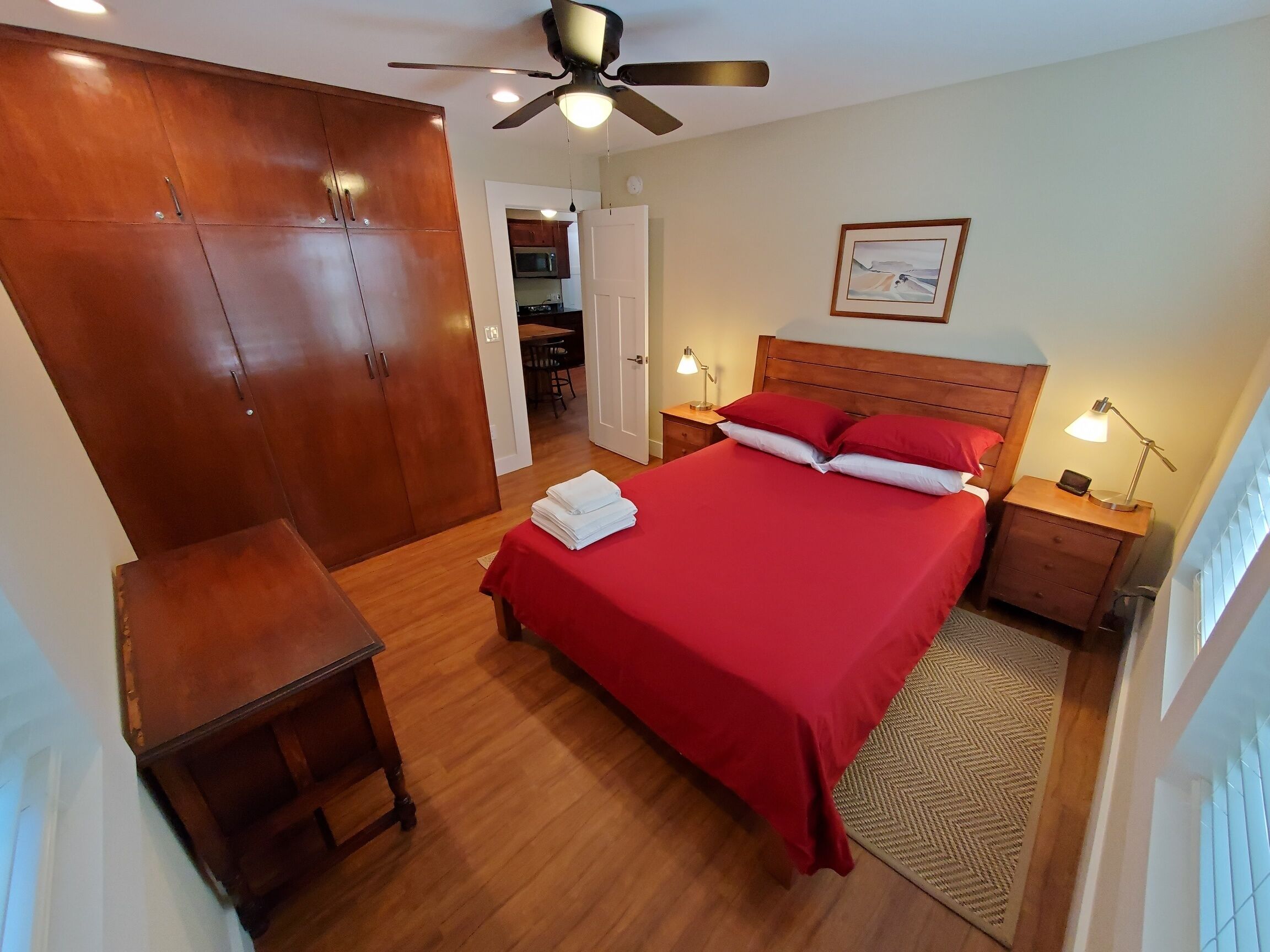 Redhouse - Private 2 Bedroom Apartment near beach