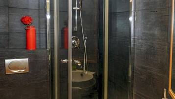 Douche, serviettes fournies