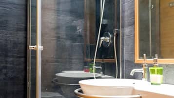Douche, serviettes fournies