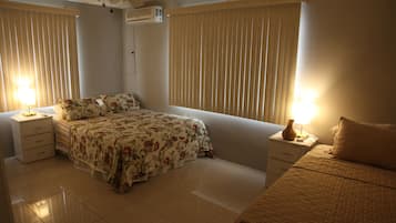 4 slaapkamers, een strijkplank/strijkijzer, reisbedje, gratis wifi