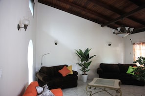 Smart TV - Serenity with outdoor Brick Oven (San Fernando)