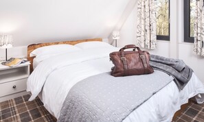 3 bedrooms, iron/ironing board, travel cot, free WiFi - Stunning Waterfront Lodge (Stirling)