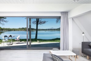 Interior - Stunning Waterfront Lodge (Stirling)