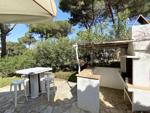 تناول الطعام بالخارج