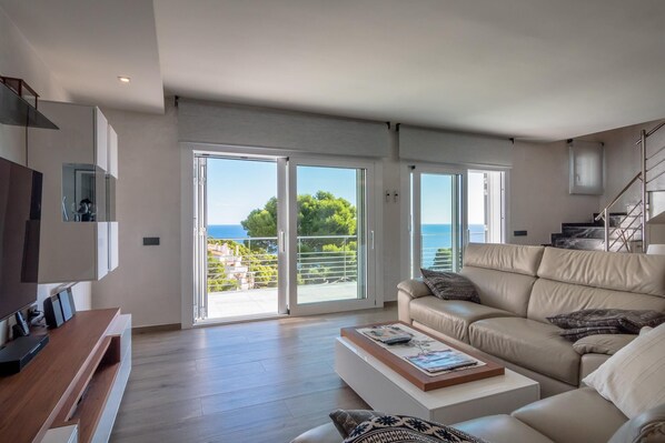TV, fireplace - Holiday Rental semi-detached house with private pool in Begur, Sa Tuna (Begur)