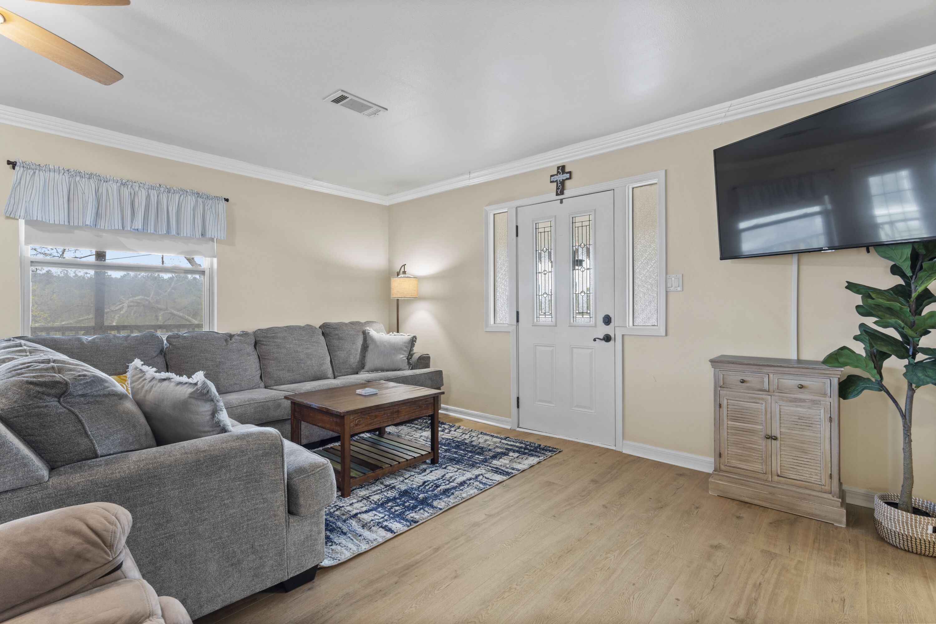 Spacious Riverfront House | Sleeps 13 W/ Fire Pit