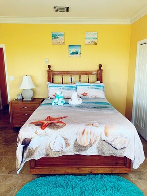 1 bedroom, WiFi, bed sheets - Island Life w/ Breathtaking Views (George Town)