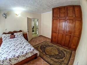 3 多间卧室、办公桌、免费 WiFi