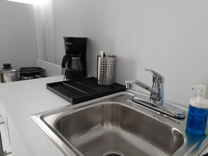 Appartement de base | Cuisine privée | Réfrigérateur grande capacité avec congélateur, four à micro-ondes