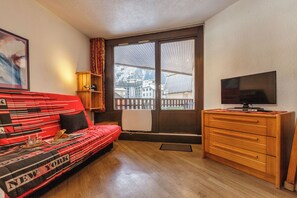 TV, DVD player - Appartement Lachenal 207 B, Chamonix, France (Chamonix)