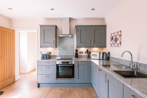 Fridge, microwave, oven, stovetop - The Perfect Family Escape (York)