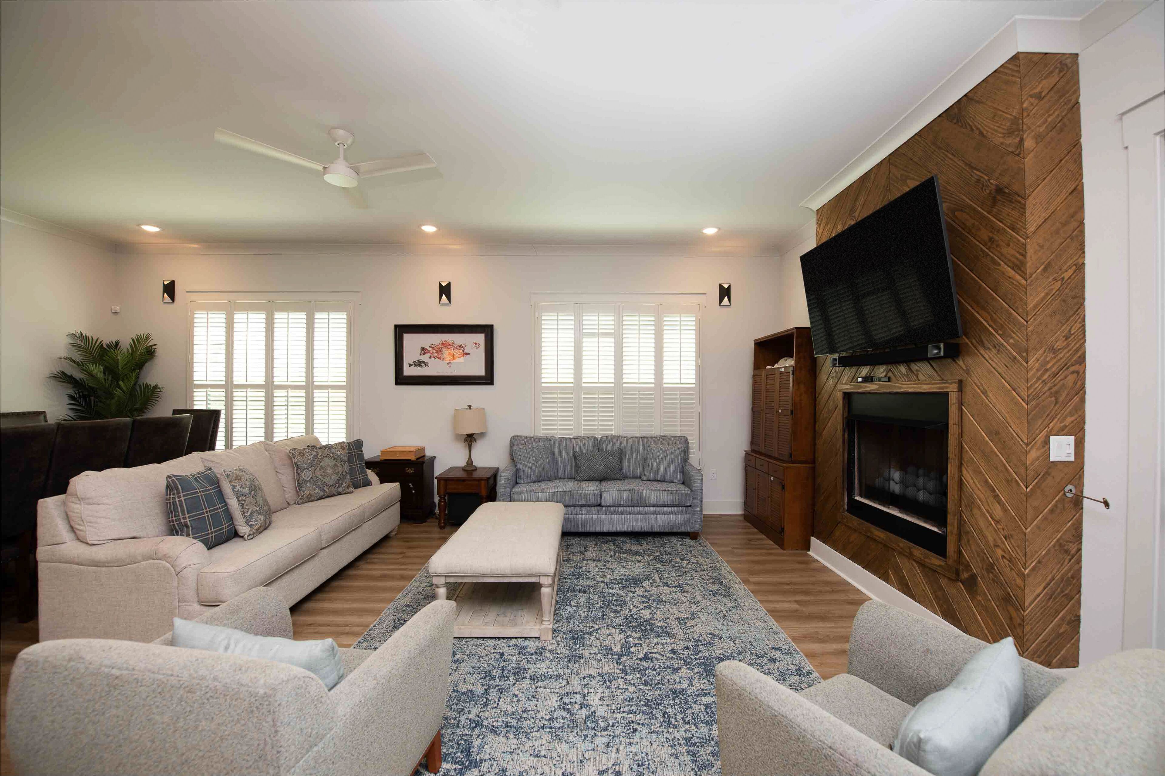 Chic home with high-speed WiFi, private washer/dryer & central AC