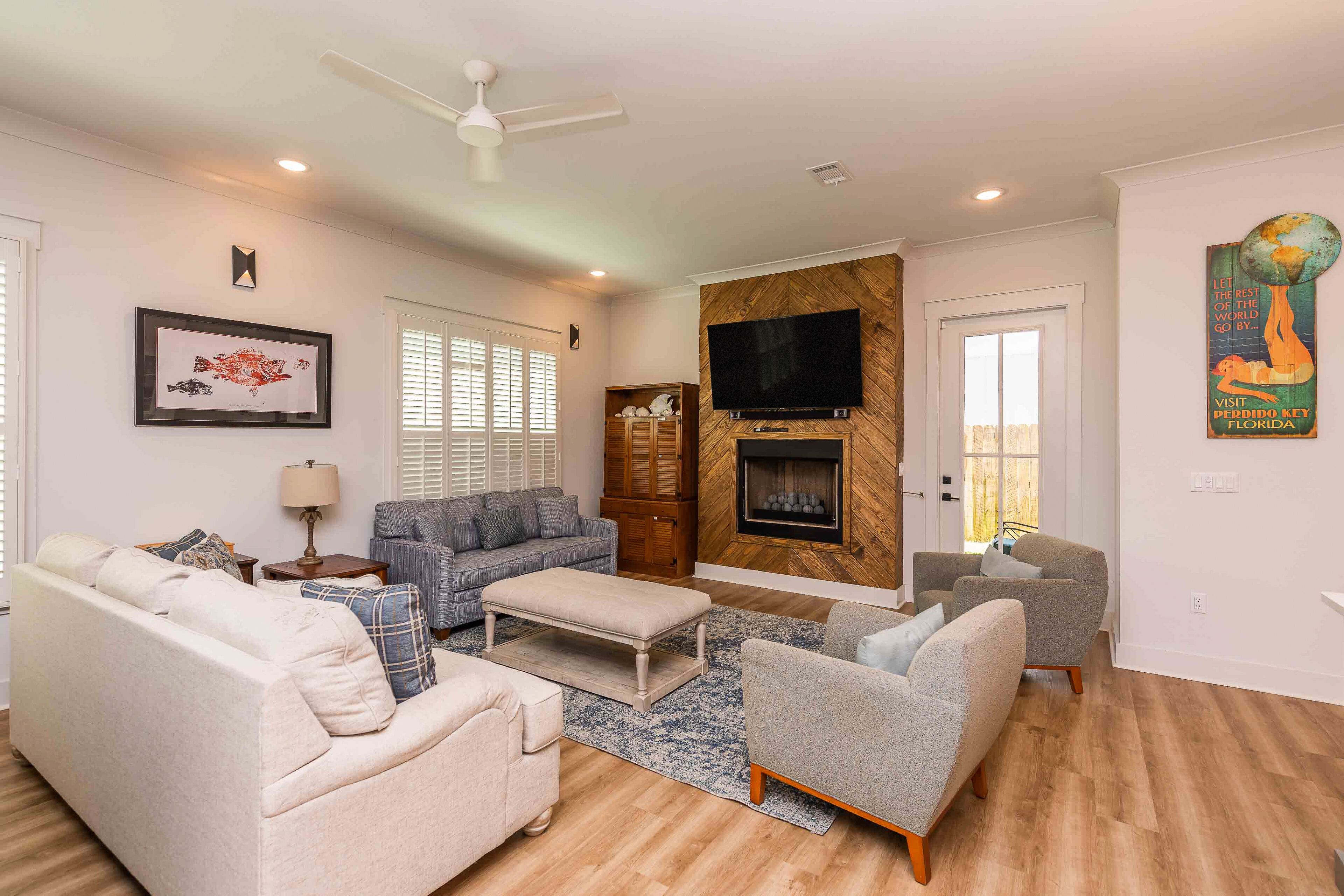 Chic home with high-speed WiFi, private washer/dryer & central AC