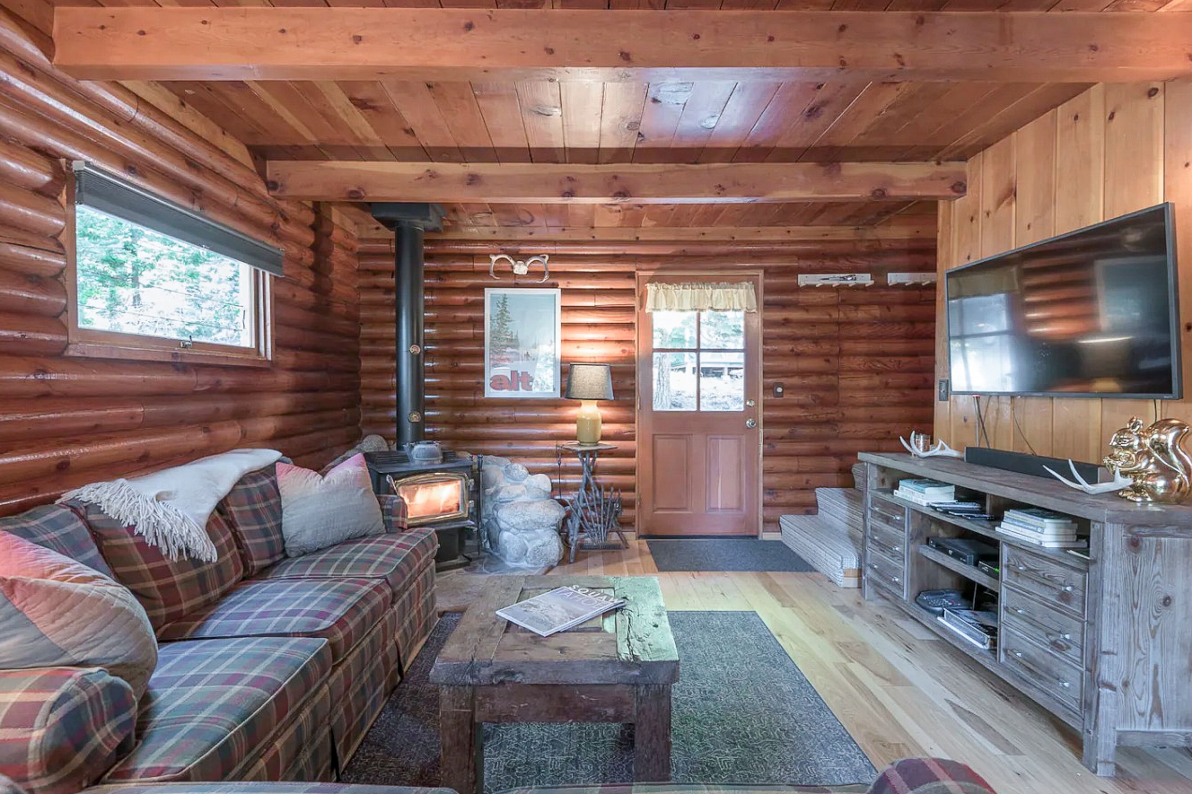 Darling mountain cabin with a private hot tub, WiFi, wood stove, & washer/dryer