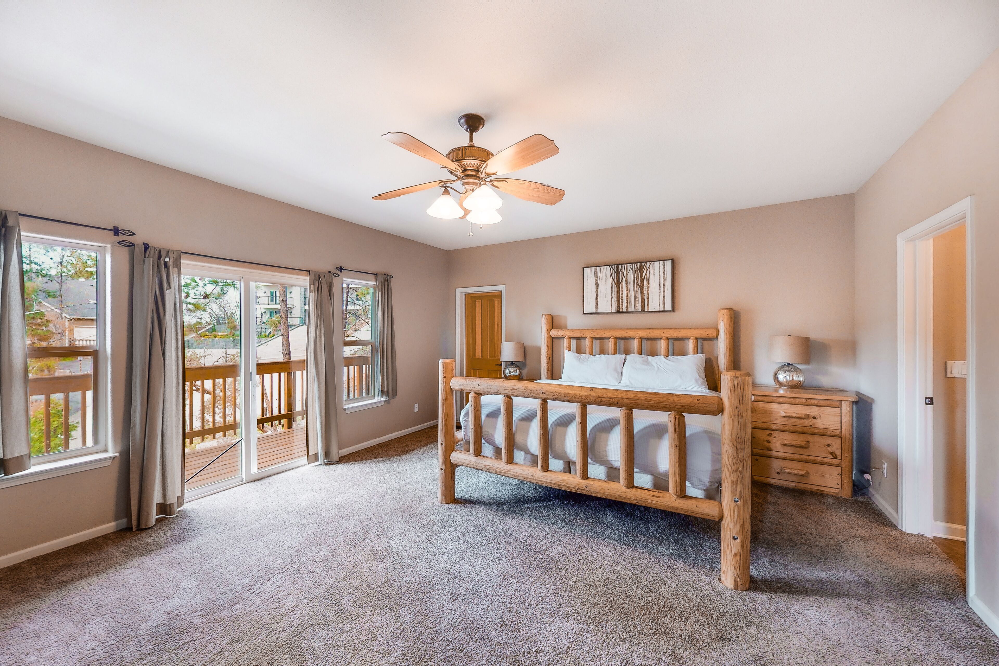 Large luxury home with nearby boat slip, WiFi, balcony, private W/D, central AC