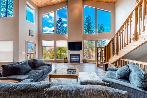 Large luxury home with nearby boat slip, WiFi, balcony, private W/D, central AC