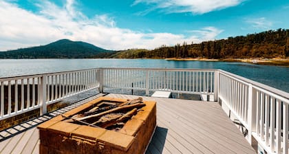 Lakefront home with private dock, beach, amazing deck, water views & fast WiFi