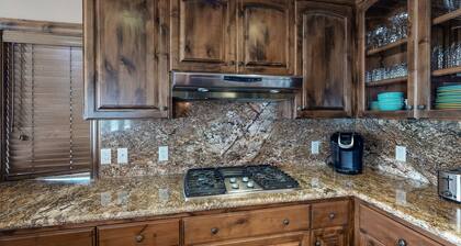 Lakefront home with private dock, beach, amazing deck, water views & fast WiFi