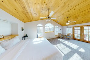 3 bedrooms, iron/ironing board, internet, bed sheets - Lovely home with boat slip, association beach, large deck, WiFi & laundry (Bass Lake)